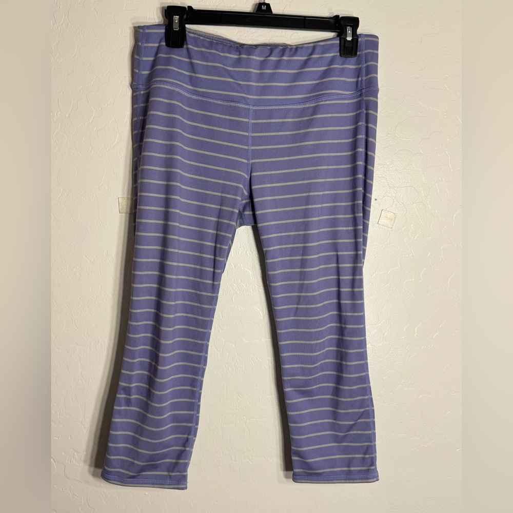Athleta Lilac Purple Striped Capri Leggings Size L Stretchy‎ Activewear